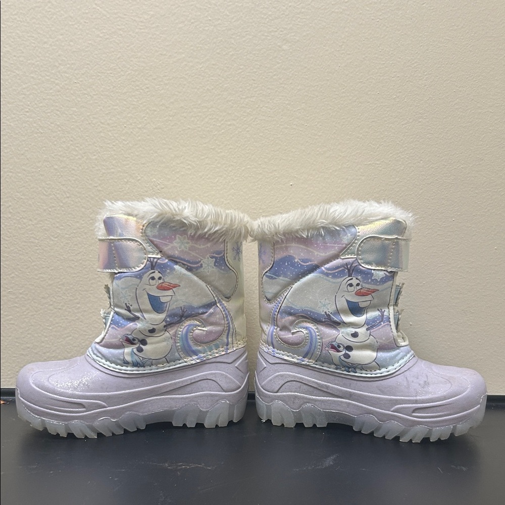 Disney Frozen Purple and White Light Up Faux Fur Boots